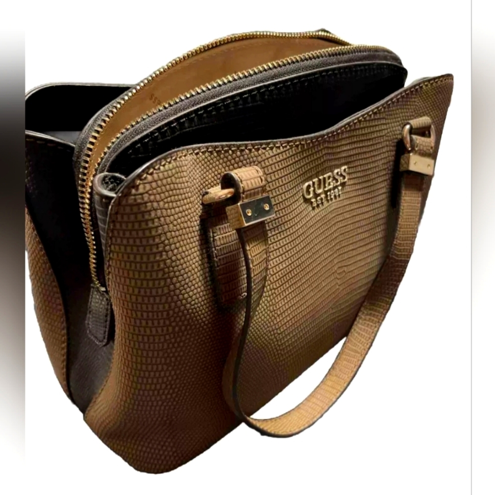 COPY - Guess Lyndi Light Girlfriend Satchel